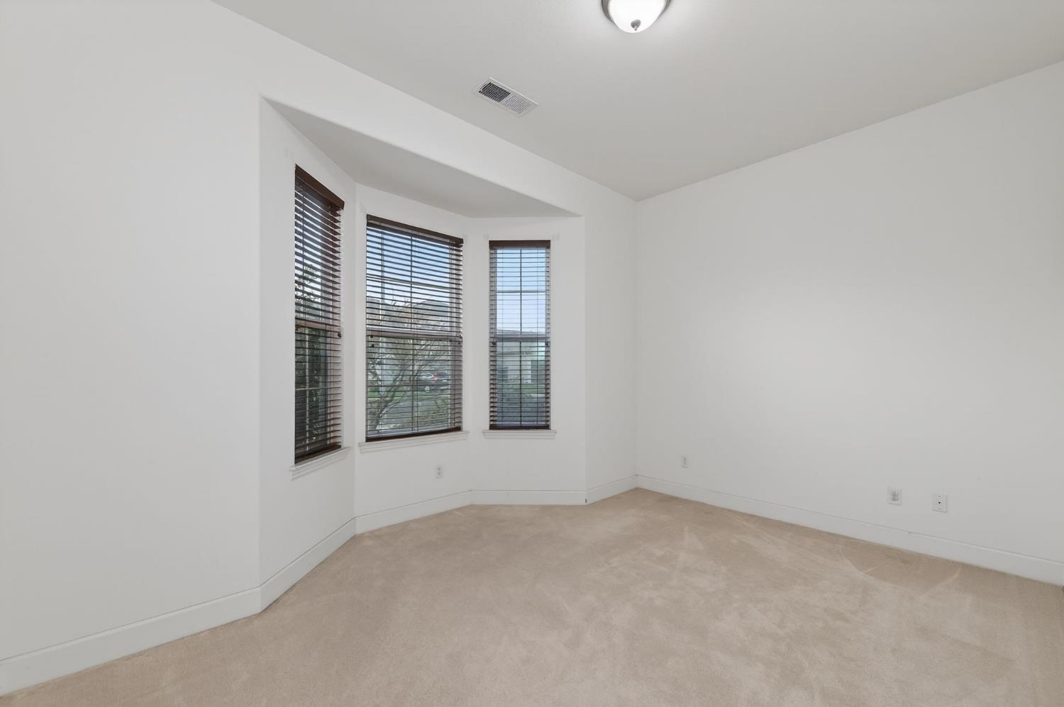 2445 Kaweah Ave, Clovis, CA 93619