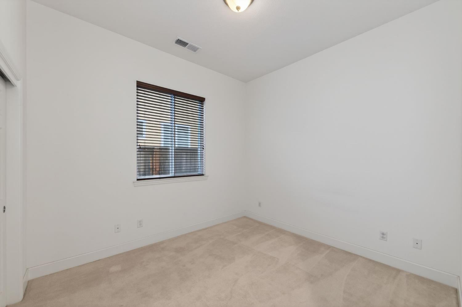 2445 Kaweah Ave, Clovis, CA 93619