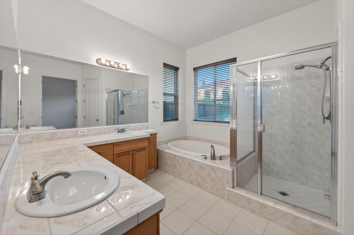 2445 Kaweah Ave, Clovis, CA 93619