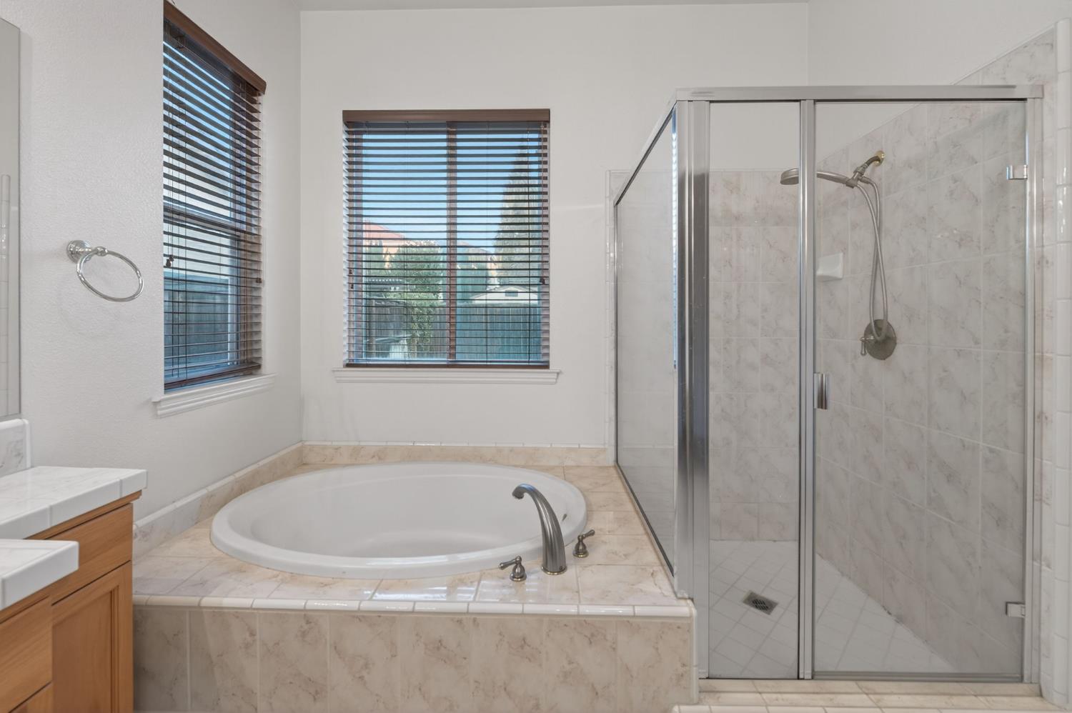 2445 Kaweah Ave, Clovis, CA 93619