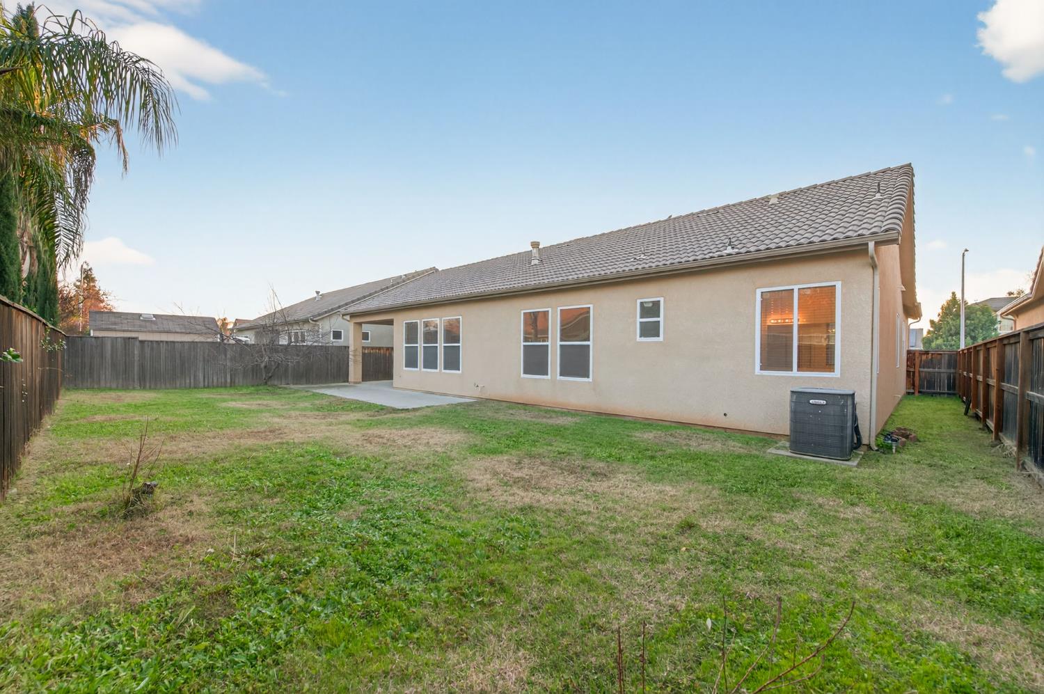 2445 Kaweah Ave, Clovis, CA 93619