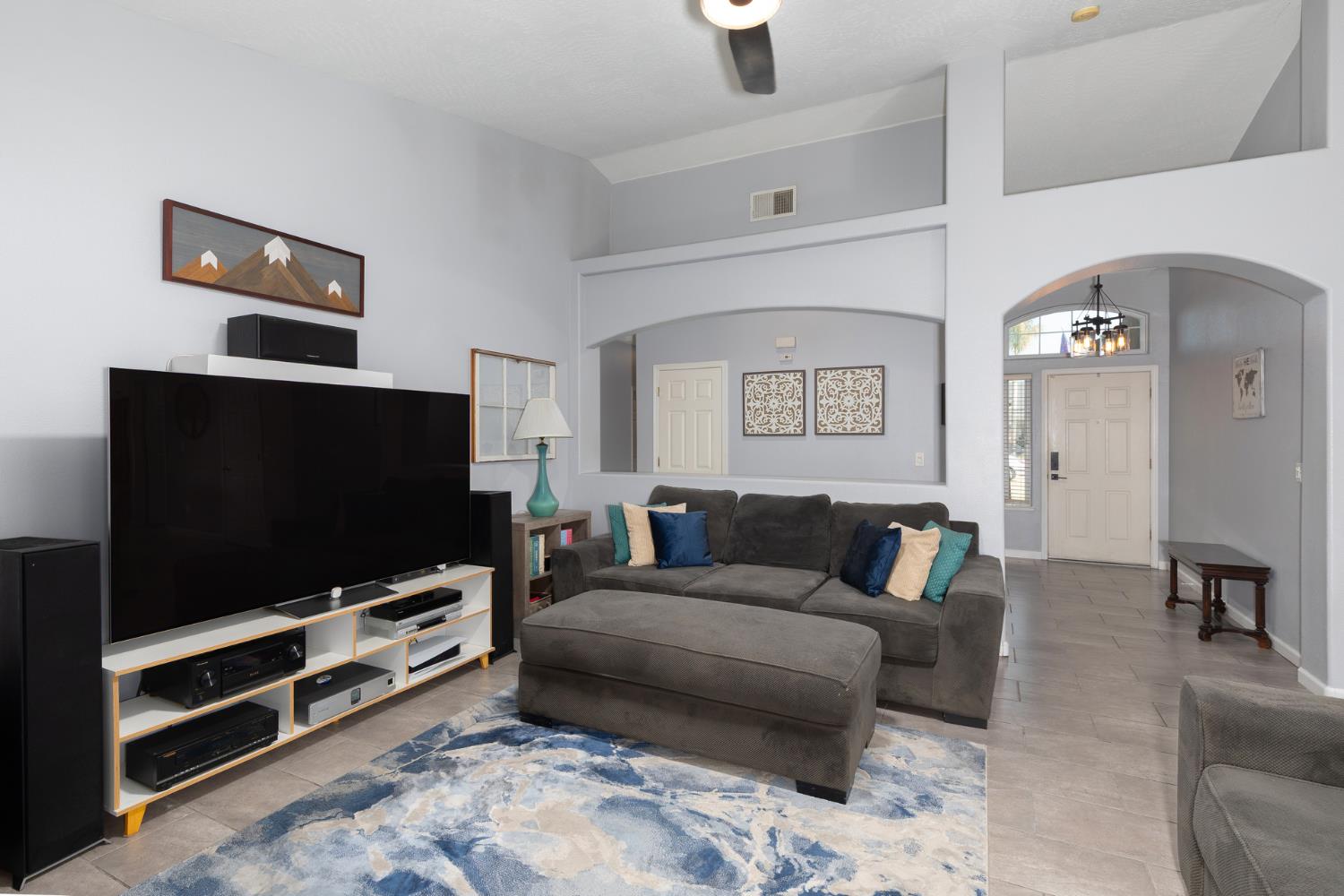 553 Venice Ave, Dinuba, CA 93618