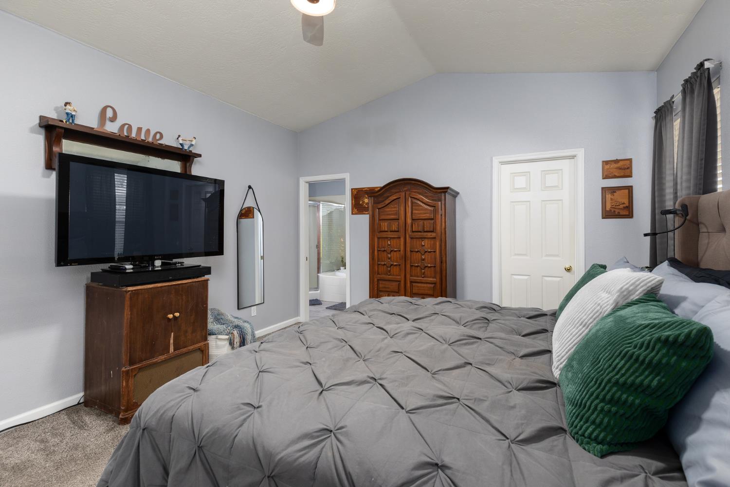 553 Venice Ave, Dinuba, CA 93618