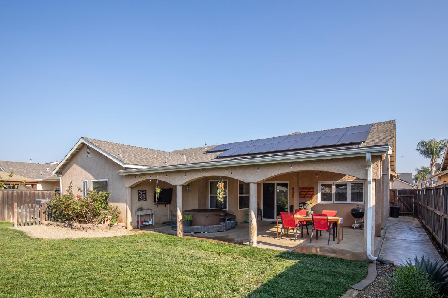 553 Venice Ave, Dinuba, CA 93618