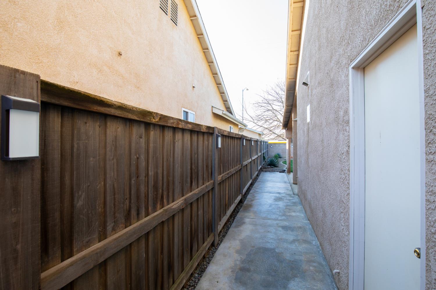 553 Venice Ave, Dinuba, CA 93618