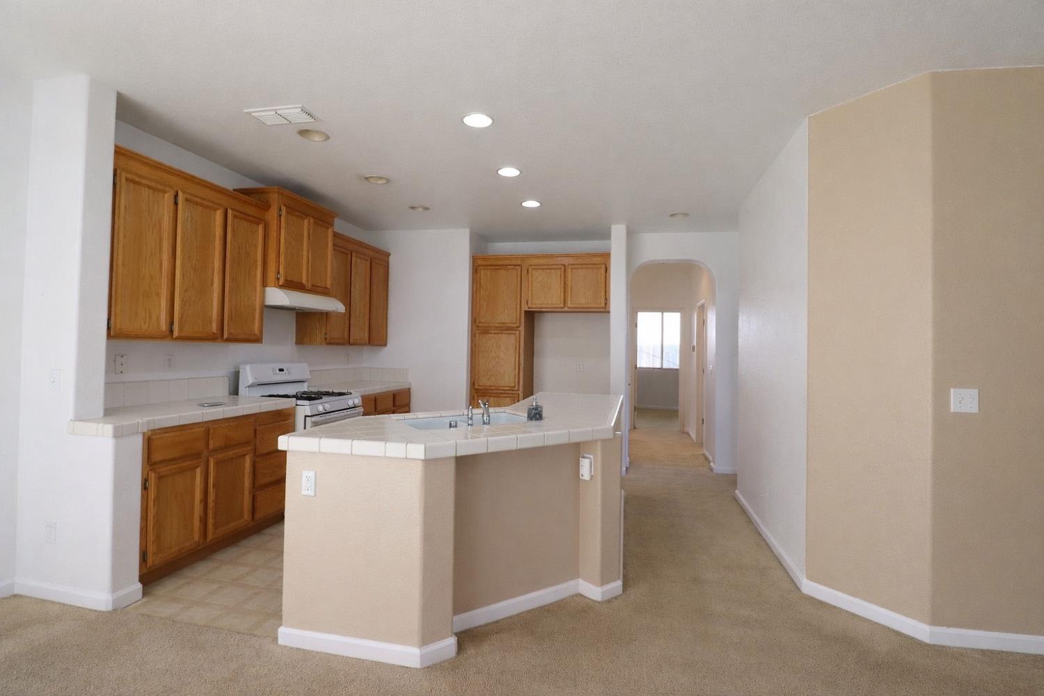 924 Stanford Ave, Madera, CA 93637