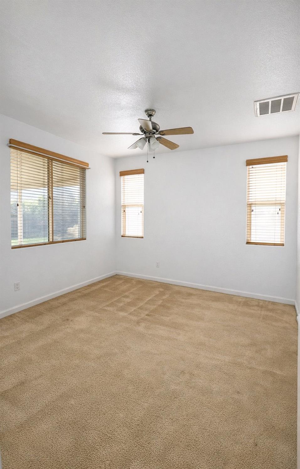 924 Stanford Ave, Madera, CA 93637