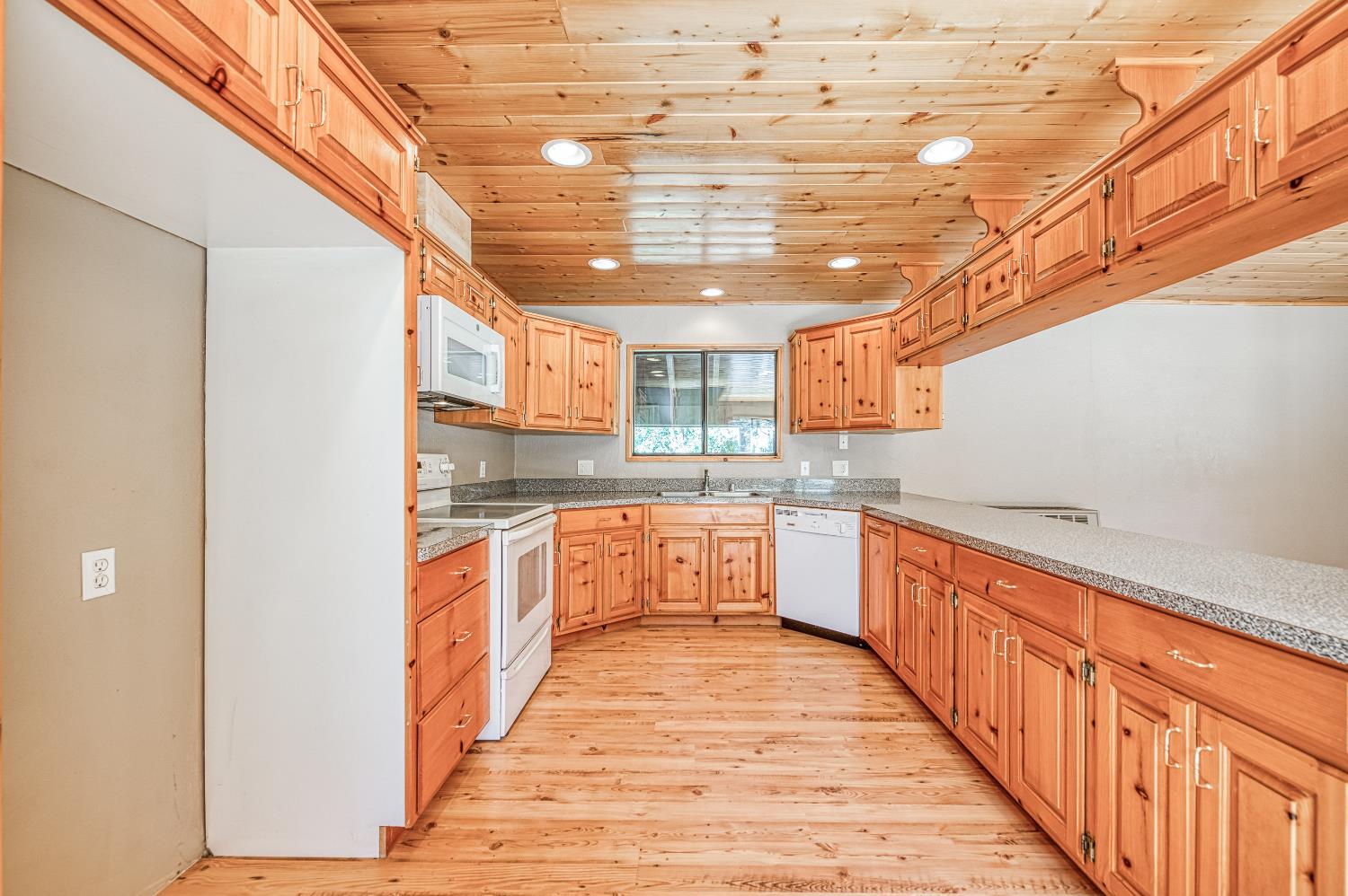 39000 Corlew Ln, Auberry, CA 93602