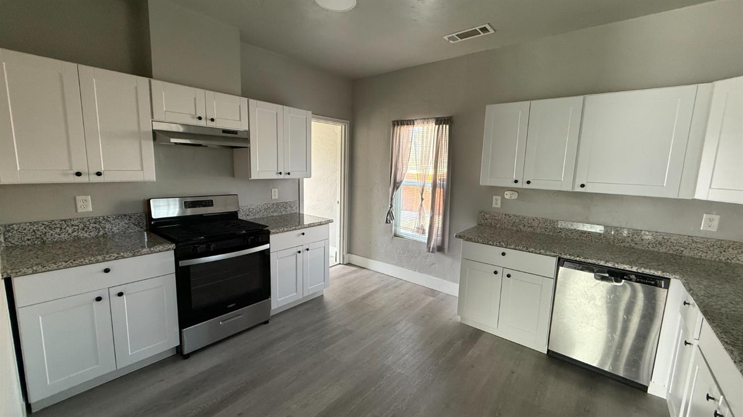 3769 E McKenzie Ave, Fresno, CA 93702