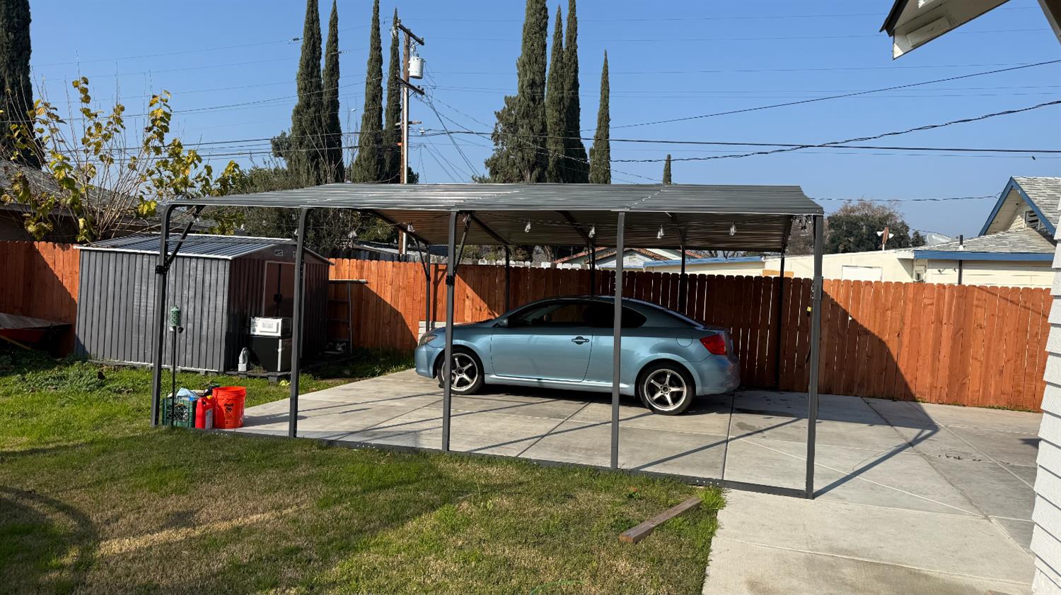 3769 E McKenzie Ave, Fresno, CA 93702