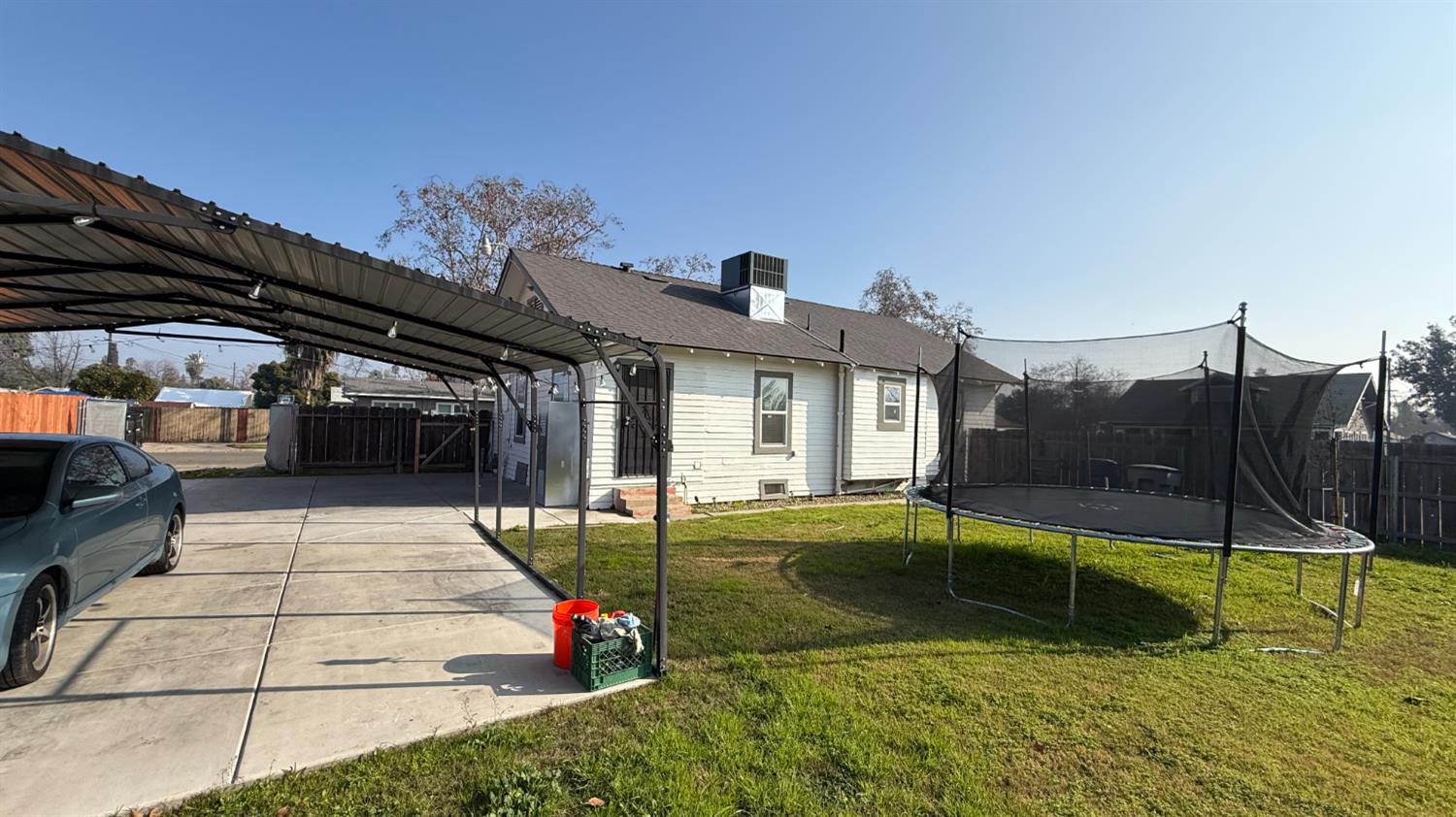 3769 E McKenzie Ave, Fresno, CA 93702