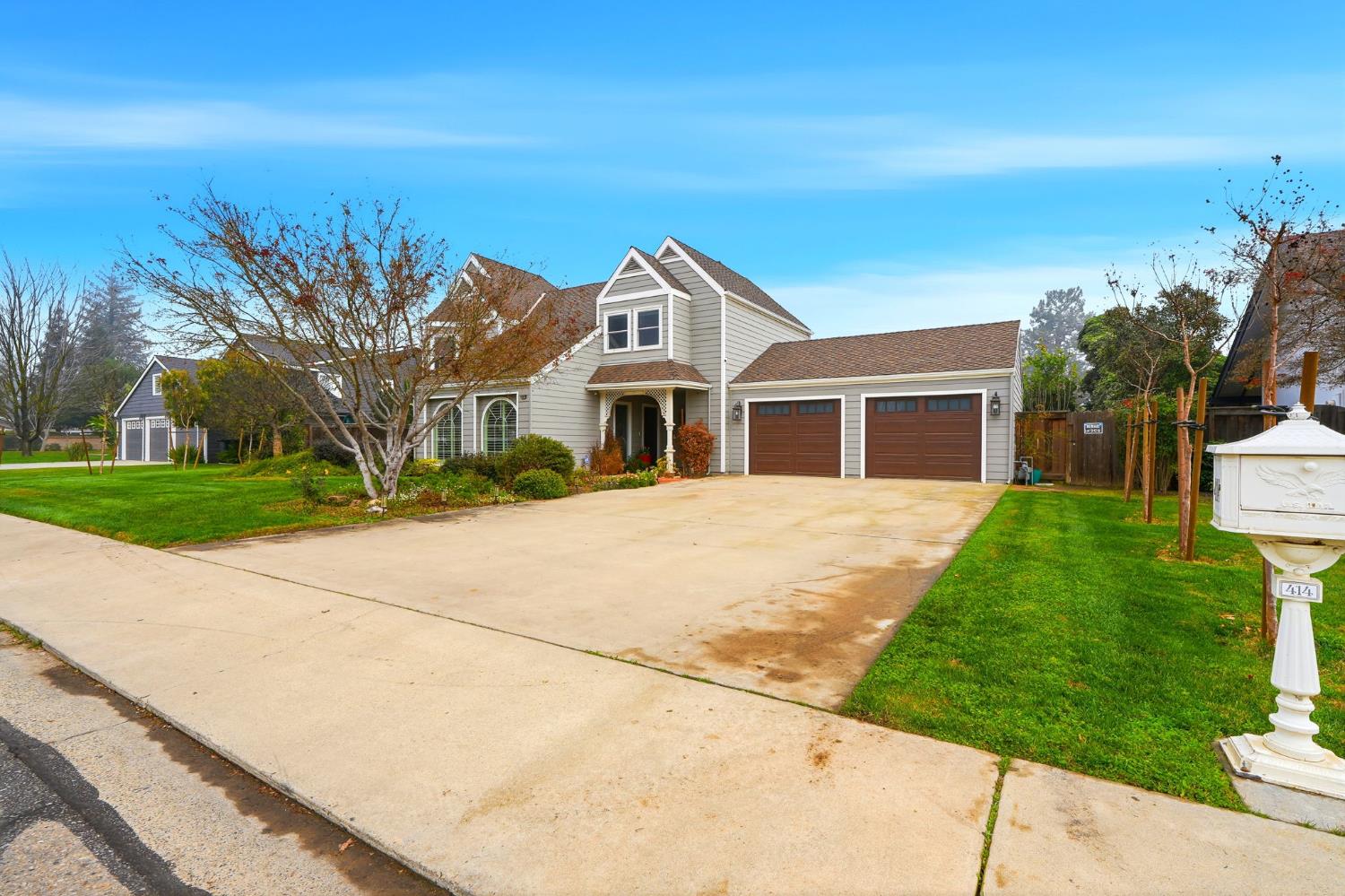 414 N Fulgham St, Visalia, CA 93291