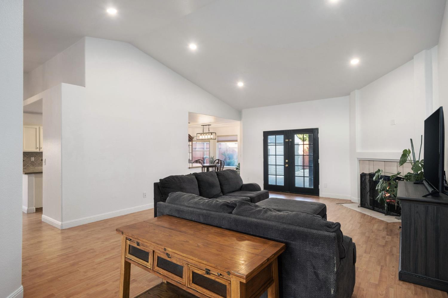 372 Lily Ave, Sanger, CA 93657