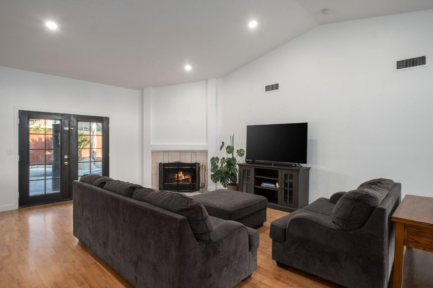 372 Lily Ave, Sanger, CA 93657