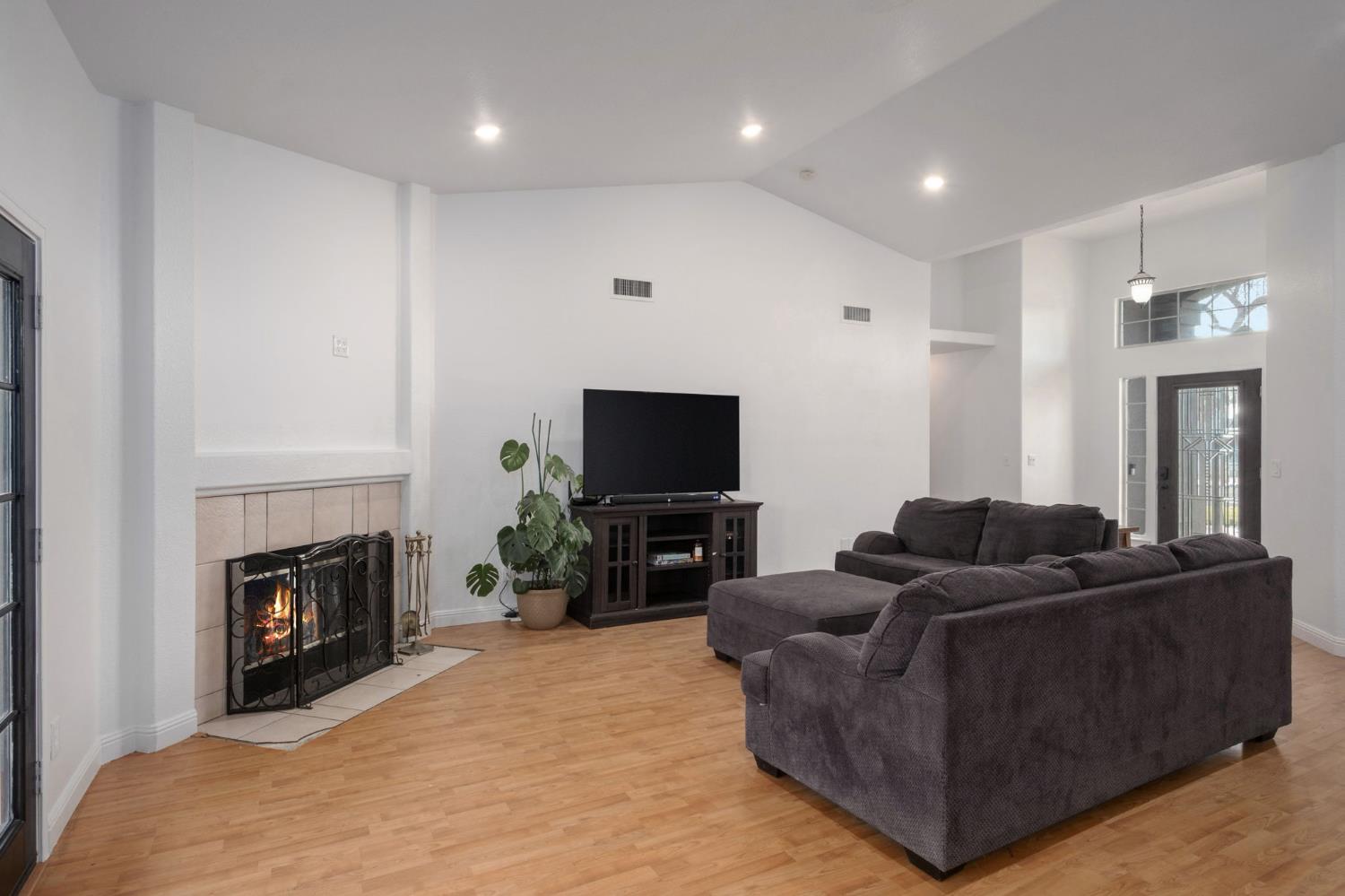 372 Lily Ave, Sanger, CA 93657