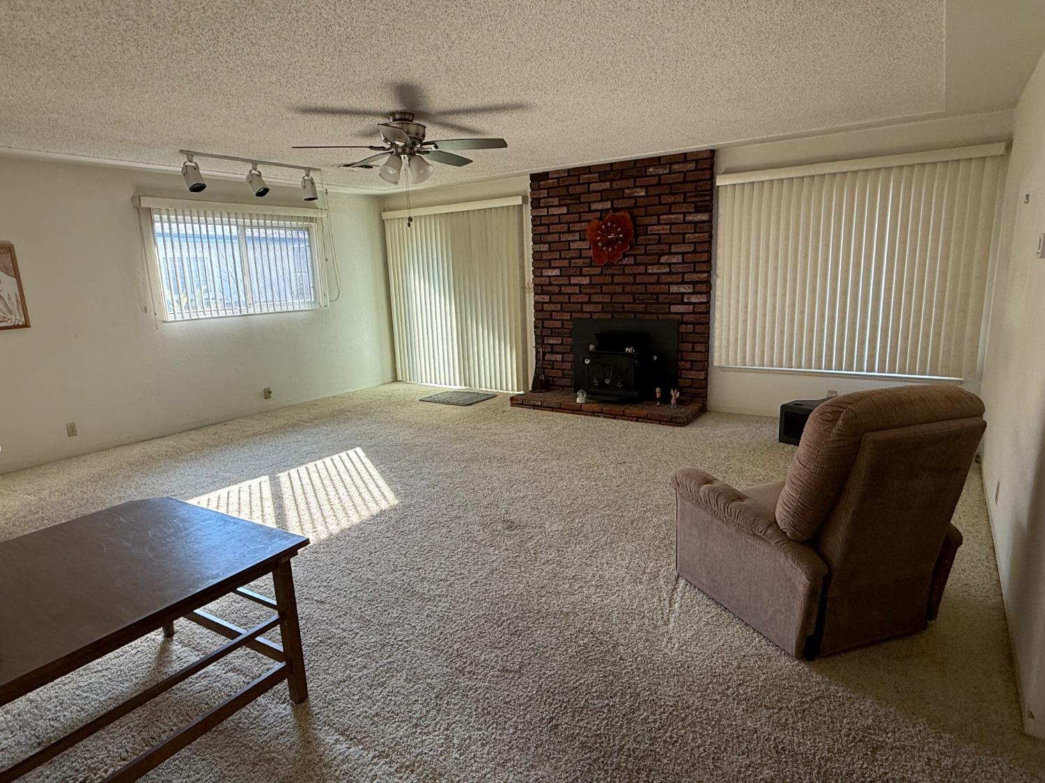 2825 N Hulbert Ave, Fresno, CA 93705