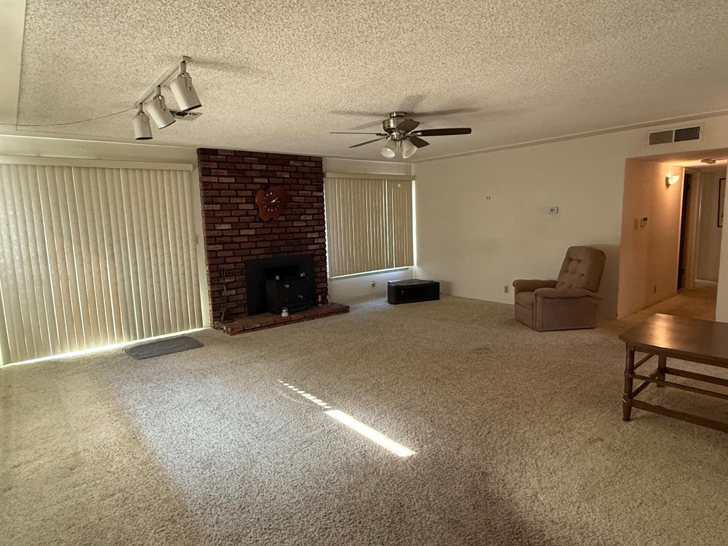 2825 N Hulbert Ave, Fresno, CA 93705