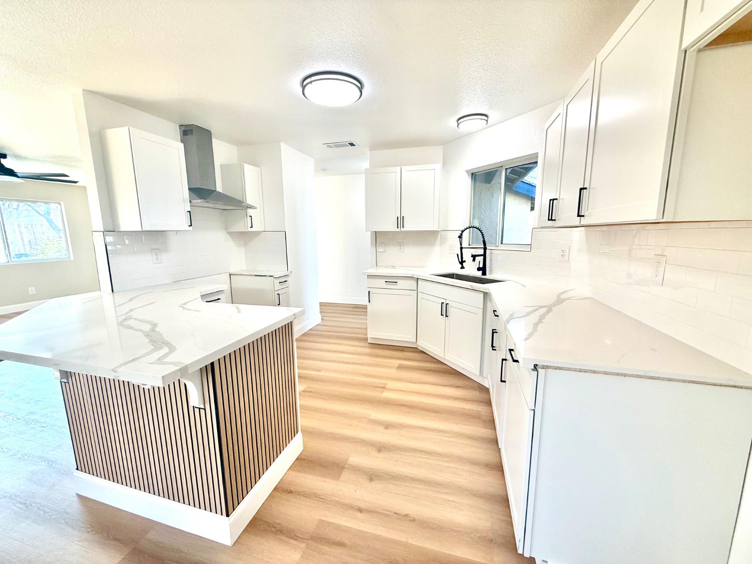 5551 W Acacia Ave, Fresno, CA 93722