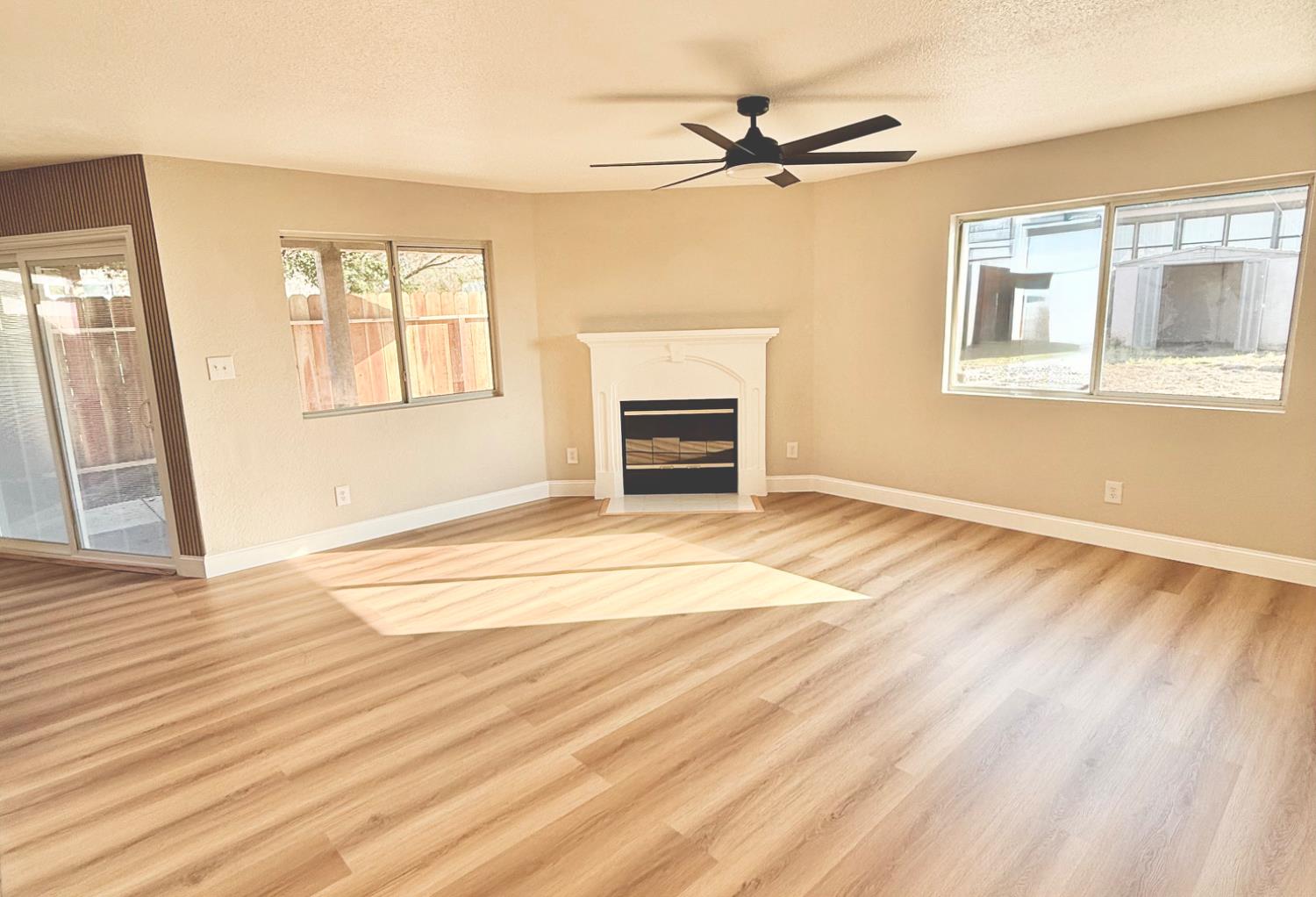 5551 W Acacia Ave, Fresno, CA 93722