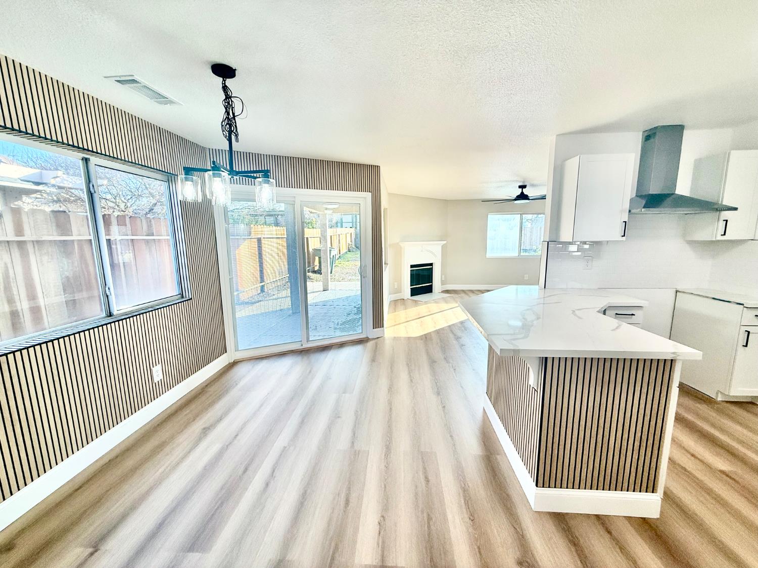 5551 W Acacia Ave, Fresno, CA 93722