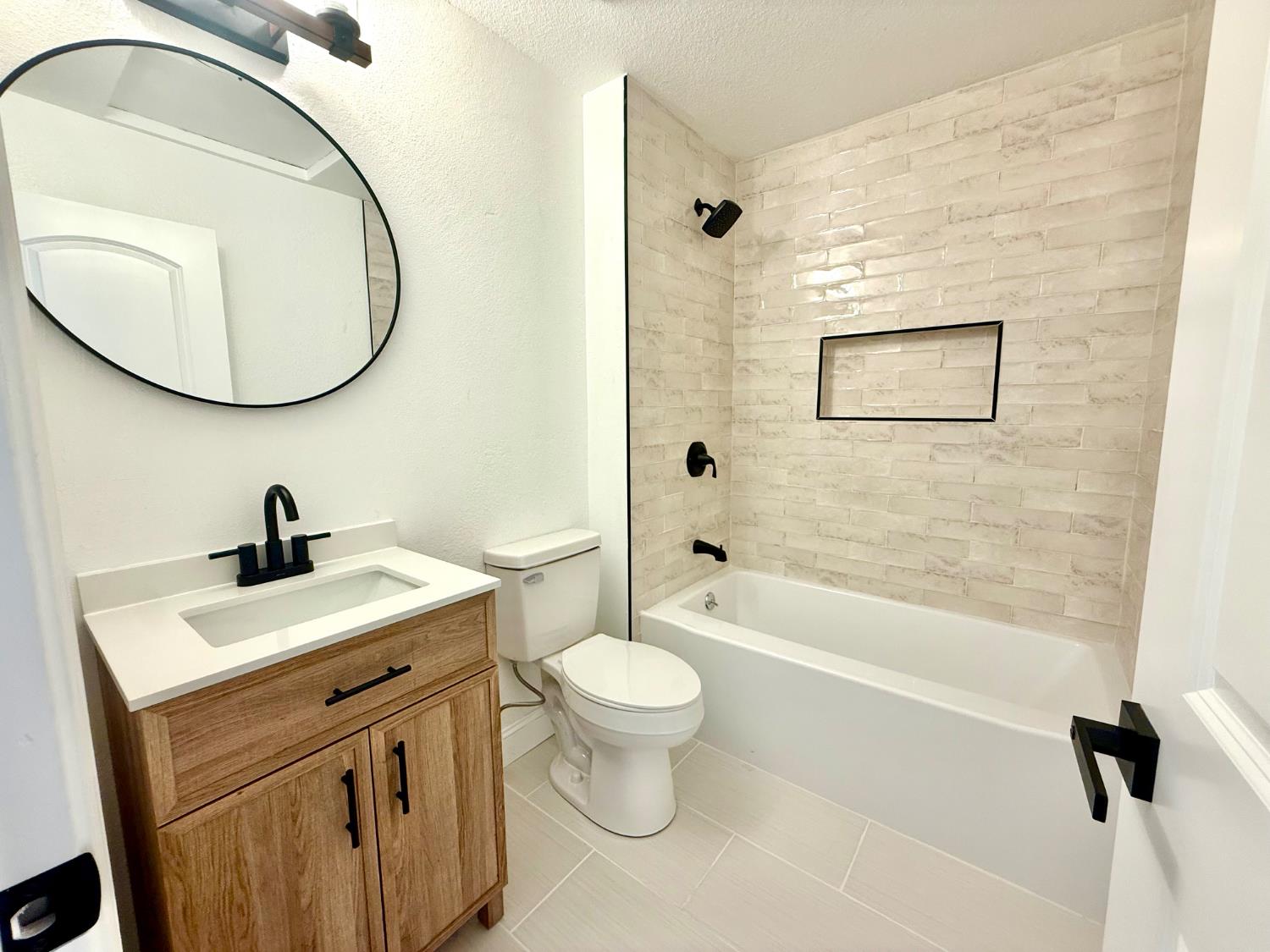 5551 W Acacia Ave, Fresno, CA 93722