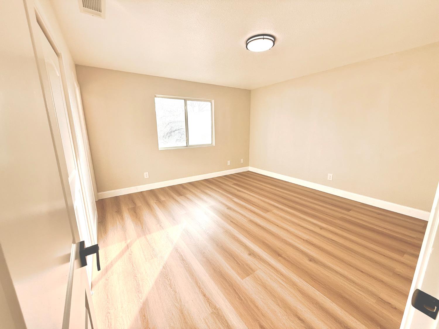 5551 W Acacia Ave, Fresno, CA 93722