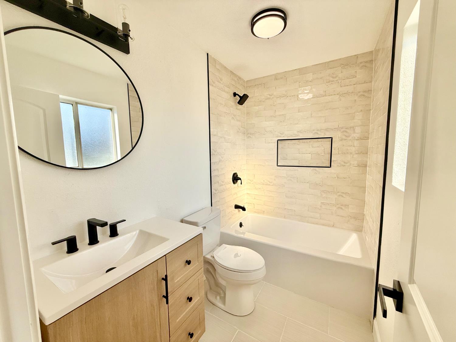 5551 W Acacia Ave, Fresno, CA 93722