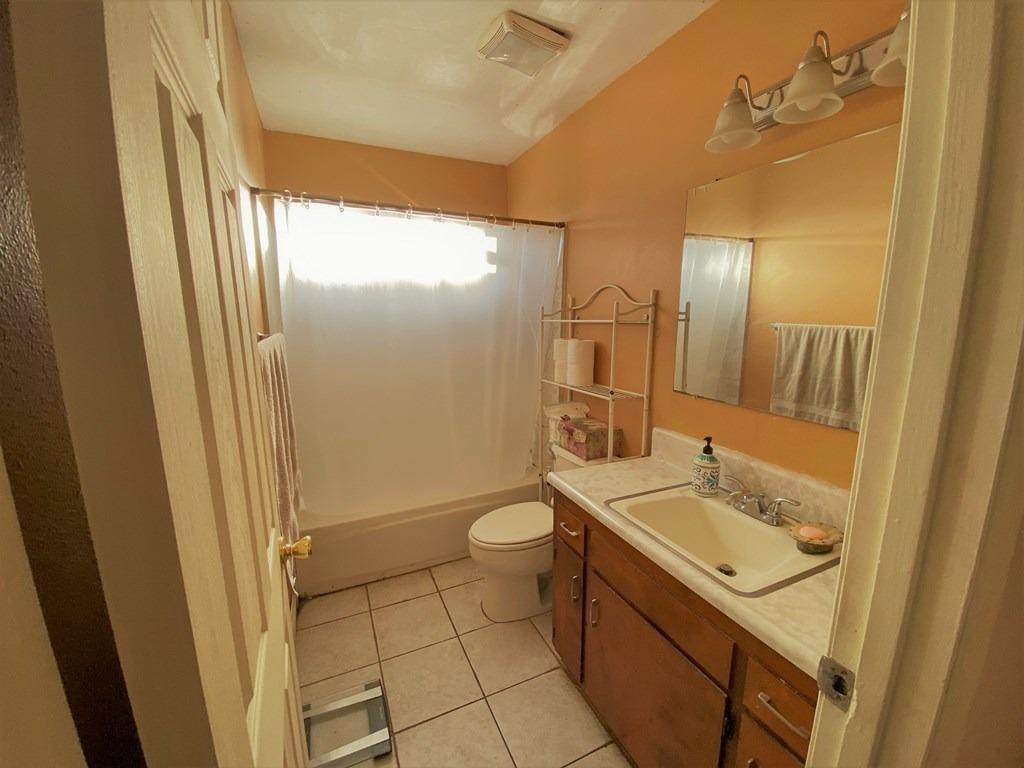 1510 W Thomas Ave, Fresno, CA 93728