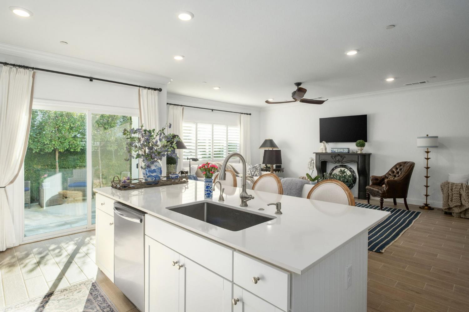 968 Everglade Ave, Clovis, CA 93619