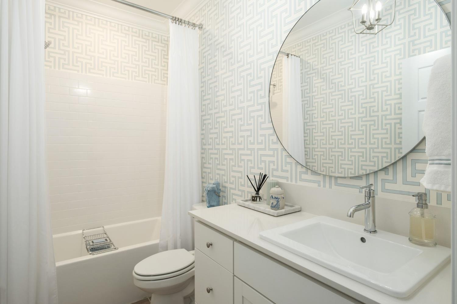 968 Everglade Ave, Clovis, CA 93619