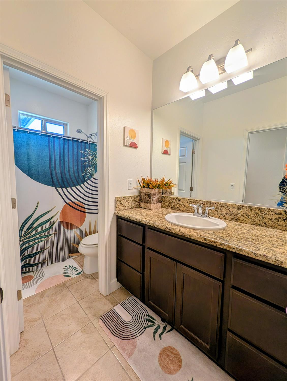 174 Emperor Way, Dinuba, CA 93618