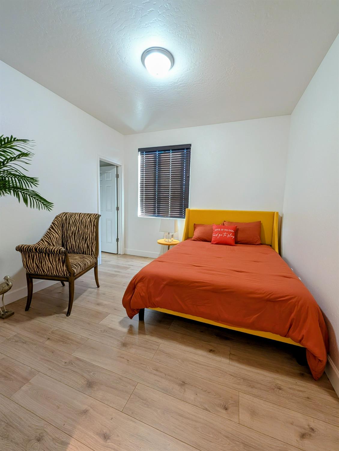 174 Emperor Way, Dinuba, CA 93618