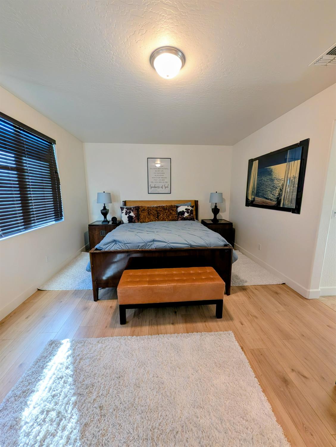 174 Emperor Way, Dinuba, CA 93618