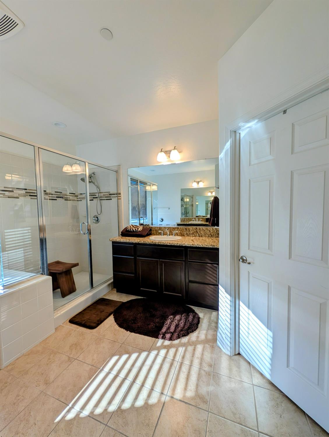 174 Emperor Way, Dinuba, CA 93618