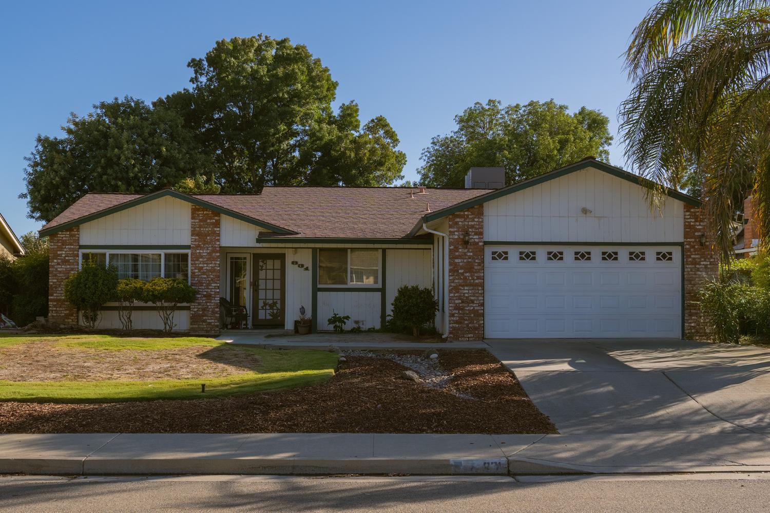 831 Redwood Ln, Lemoore, CA 93245