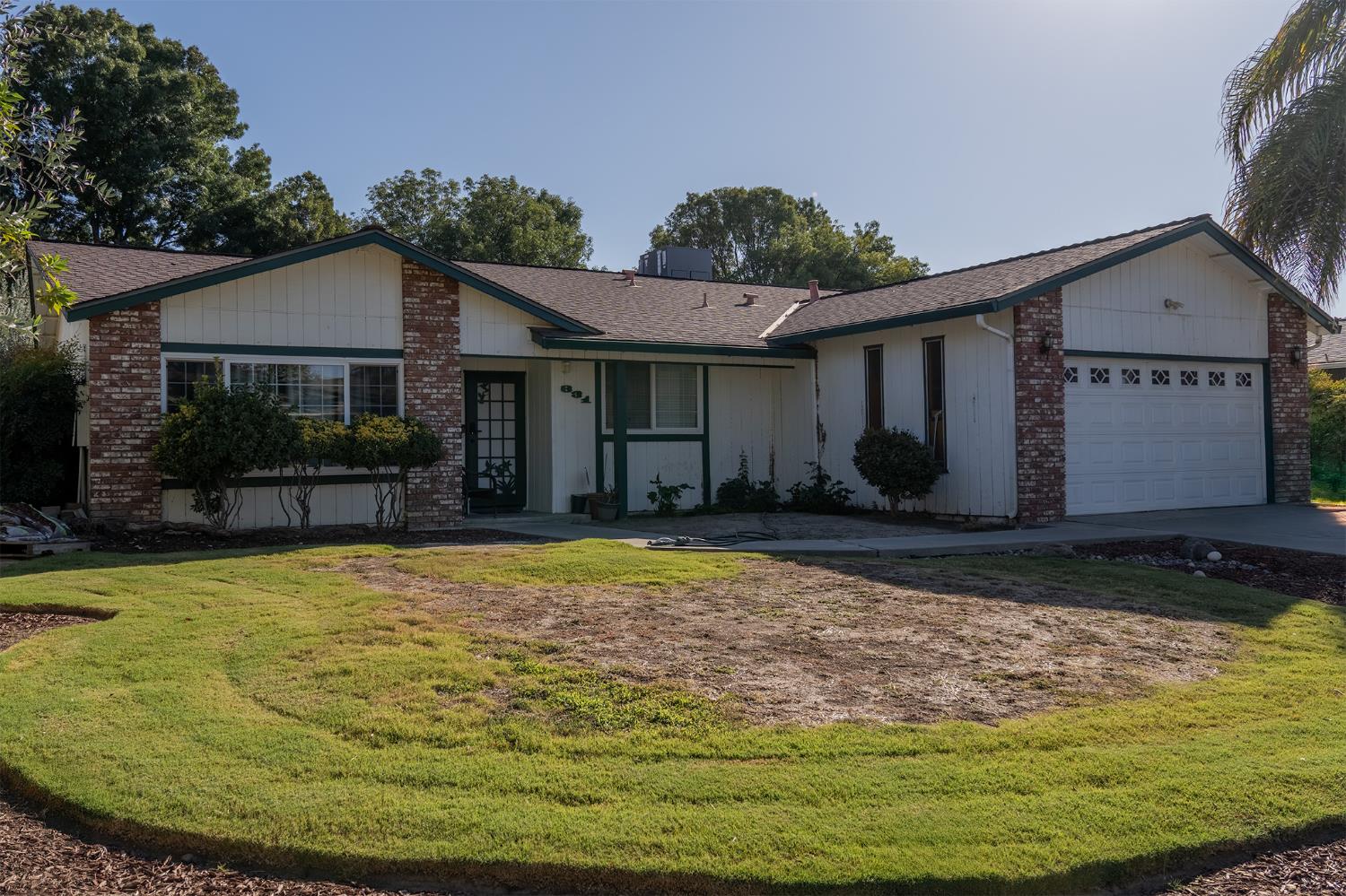 831 Redwood Ln, Lemoore, CA 93245