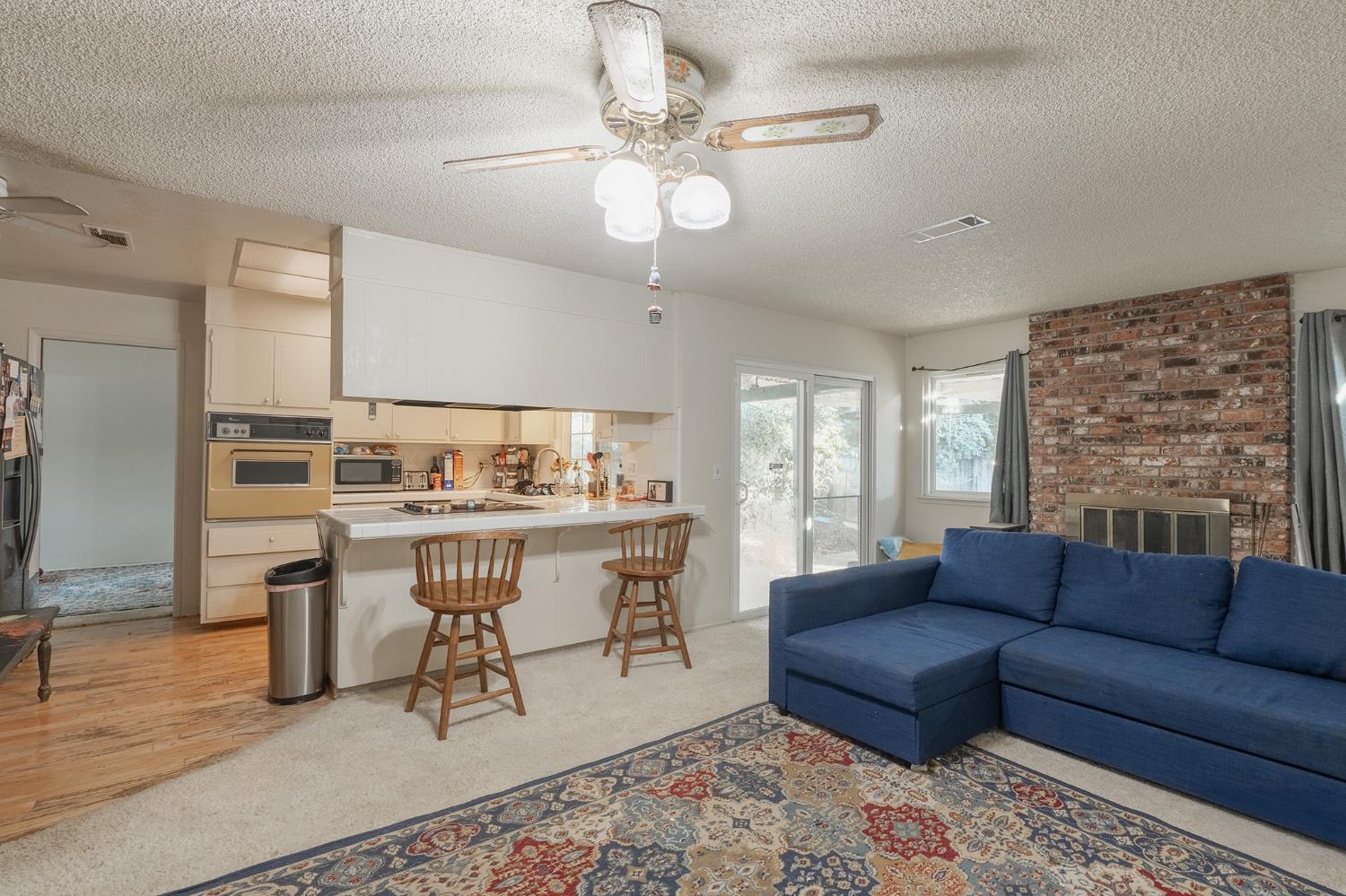 831 Redwood Ln, Lemoore, CA 93245