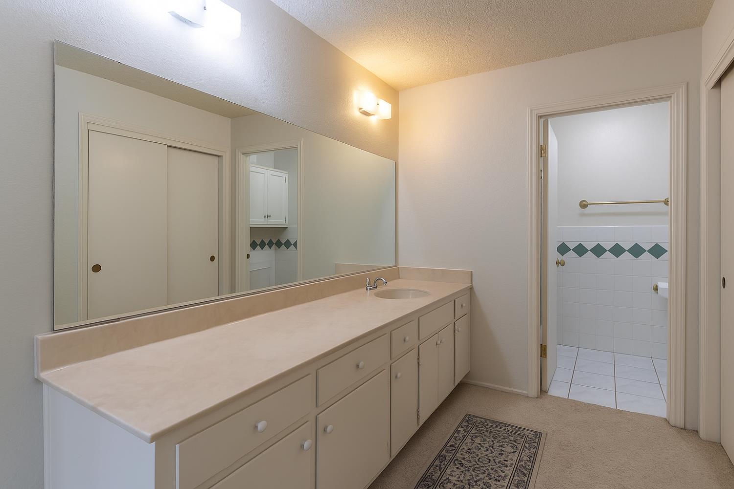 831 Redwood Ln, Lemoore, CA 93245