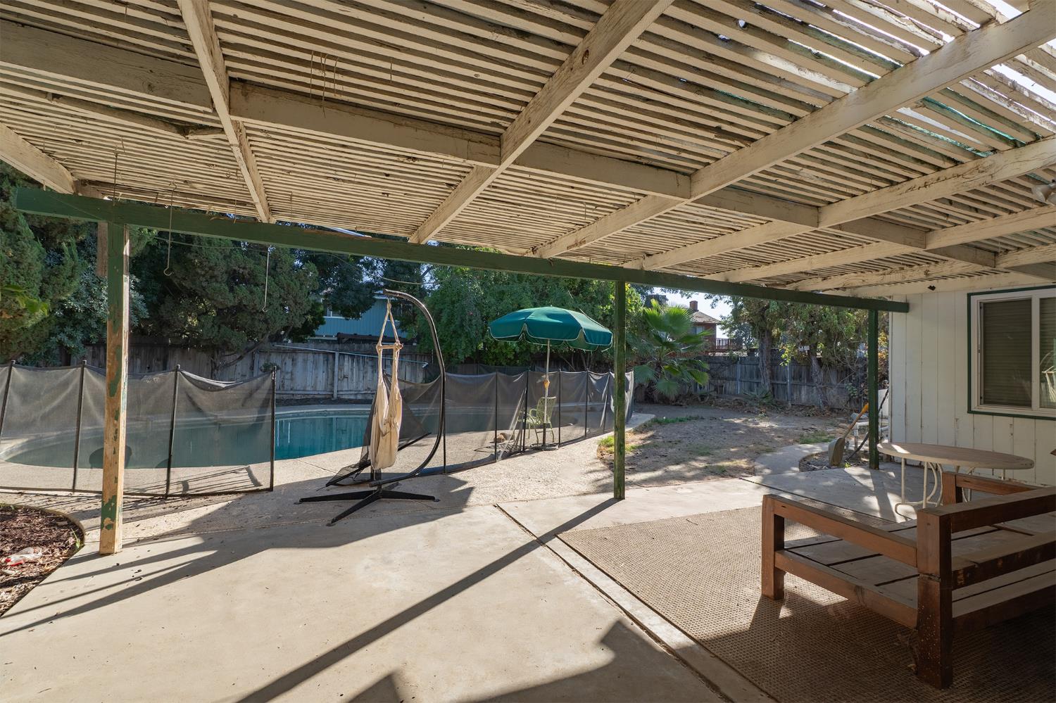 831 Redwood Ln, Lemoore, CA 93245