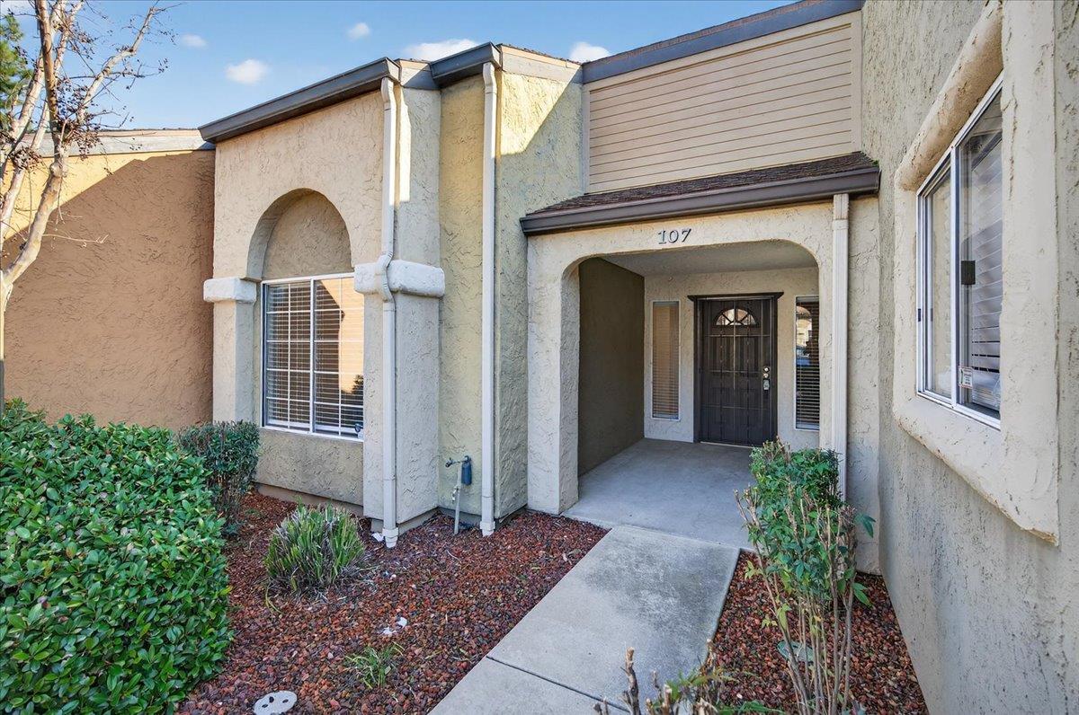 5140 E Cesar Chavez Blvd #107, Fresno, CA 93727