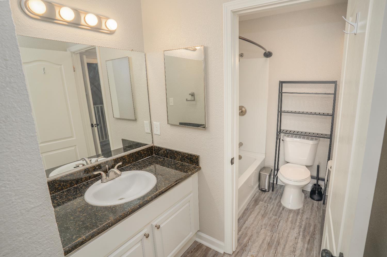 7166 N Fruit Ave #178, Fresno, CA 93711