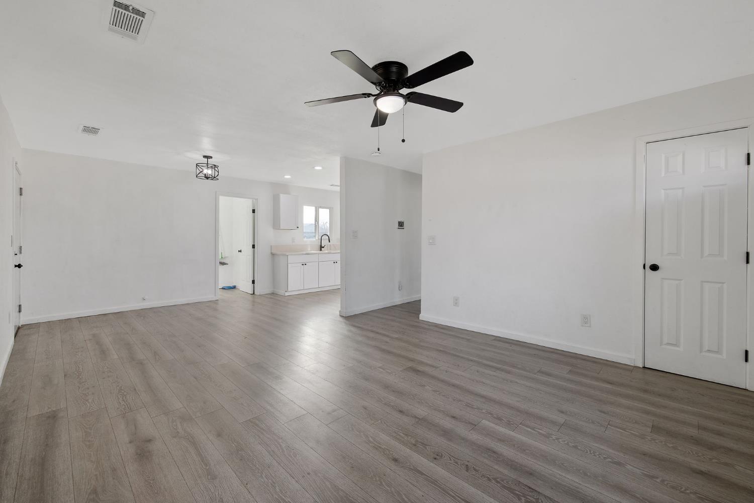 9665 Home Ave, Hanford, CA 93230