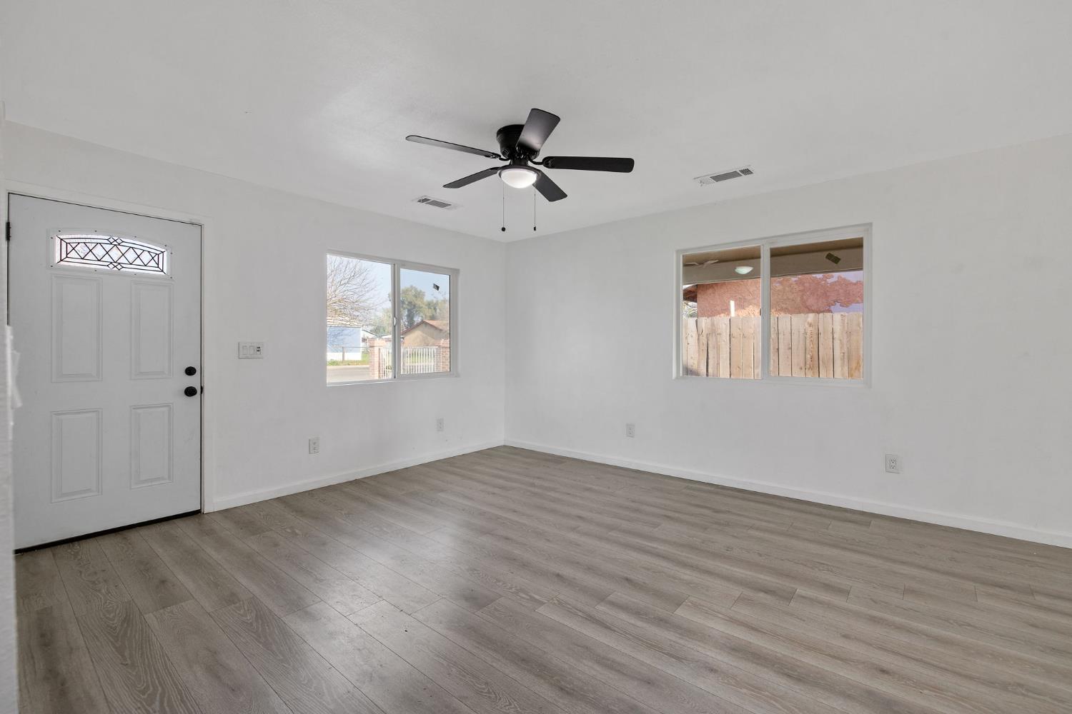 9665 Home Ave, Hanford, CA 93230