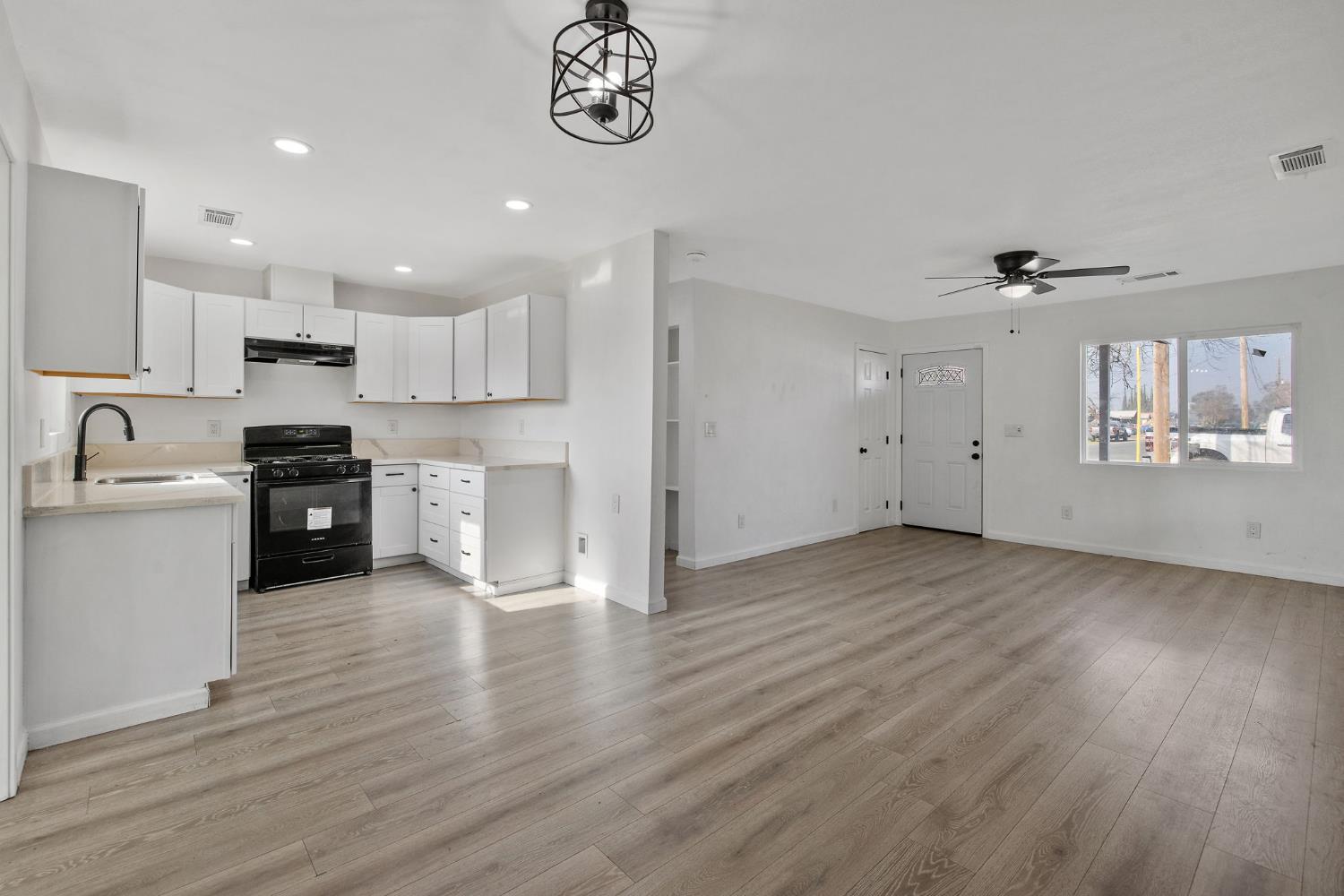 9665 Home Ave, Hanford, CA 93230