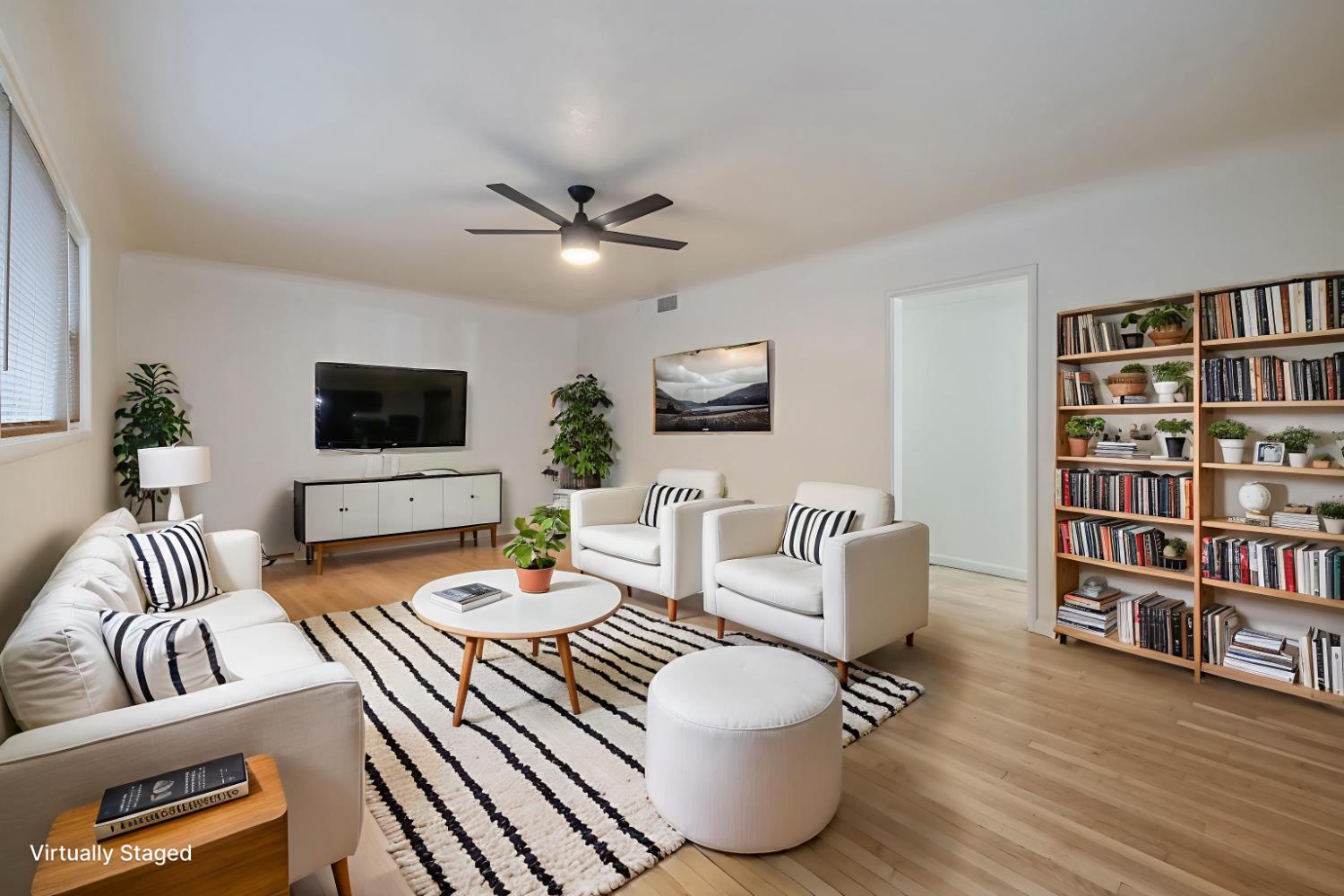 980 E Apricot Ave, Tulare, CA 93274