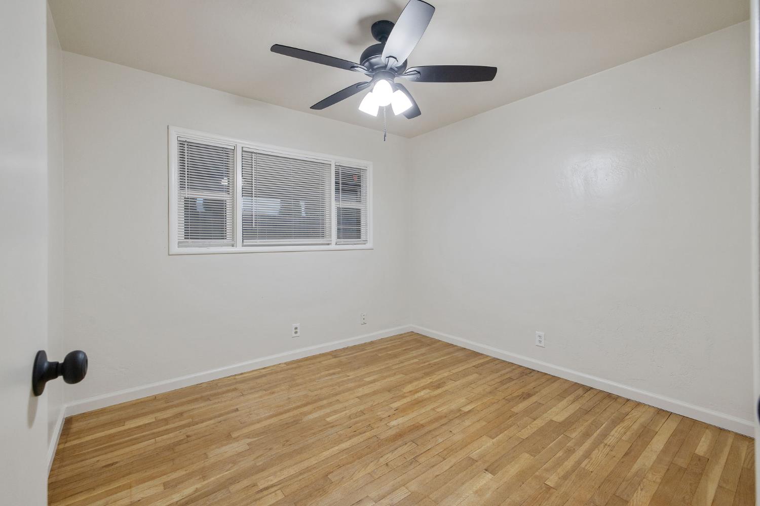 980 E Apricot Ave, Tulare, CA 93274