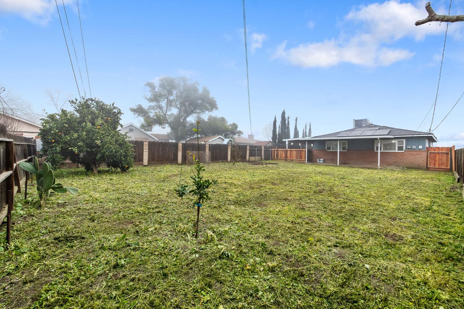 980 E Apricot Ave, Tulare, CA 93274