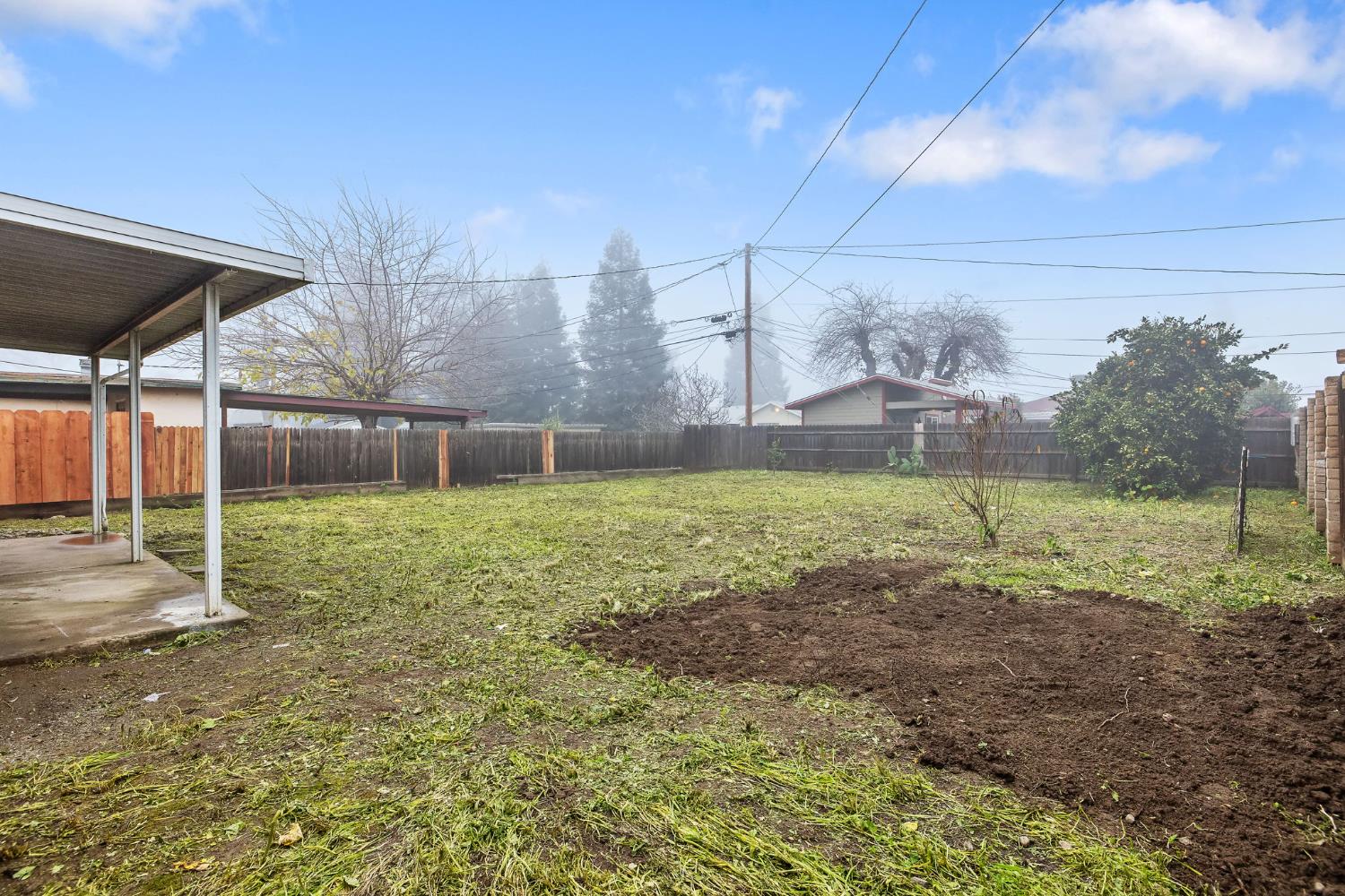 980 E Apricot Ave, Tulare, CA 93274