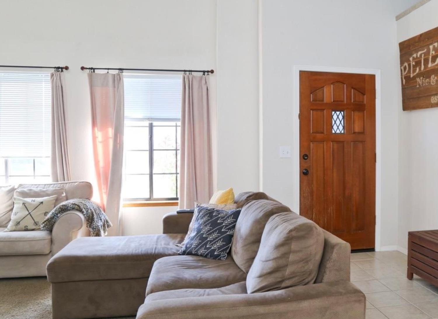 344 Mckelvy Ave, Clovis, CA 93611