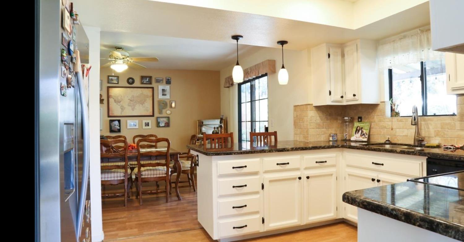 344 Mckelvy Ave, Clovis, CA 93611